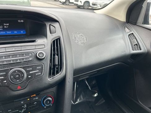 Used 2017 Ford Focus SE image 4