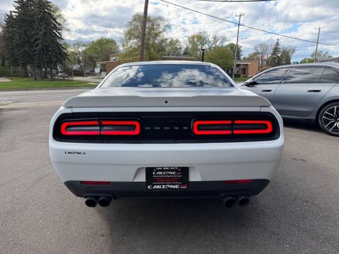 Used 2017 Dodge Challenger SXT RWD image 5