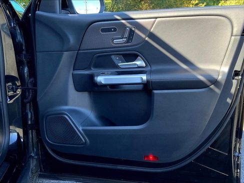 Used 2023 Mercedes-Benz GLB 250 4MATIC image 26