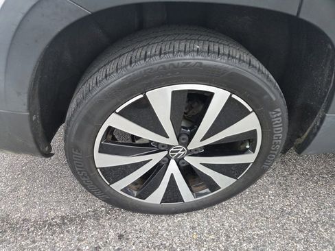 Used 2022 Volkswagen Taos SE w/ IQ.Drive SE Package image 32