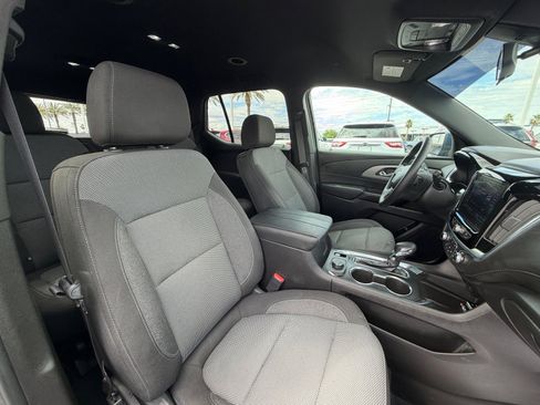 Used 2022 Chevrolet Traverse LT image 19