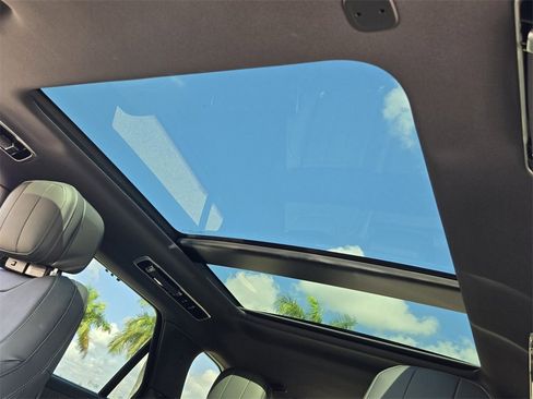 Used 2024 Land Rover Range Rover Sport SE image 19