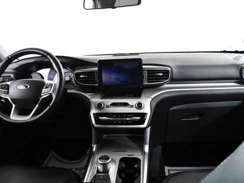 Used 2022 Ford Explorer XLT w/ Equipment Group 202A image 7