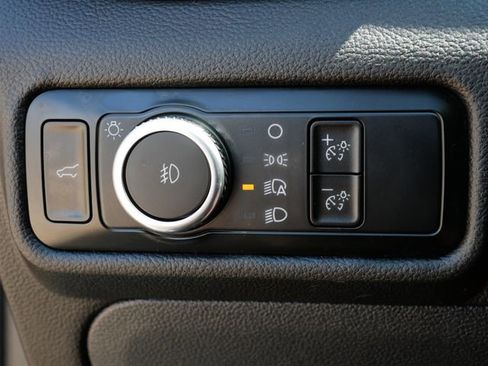 Used 2023 Ford Explorer Limited image 16