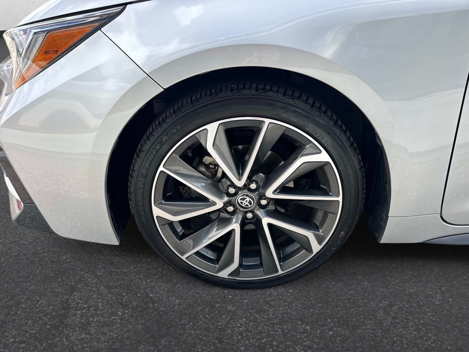 Used 2022 Toyota Corolla SE w/ SE Premium Package FWD image 10