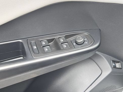 Used 2023 Volkswagen Taos SEL AWD/4WD image 26