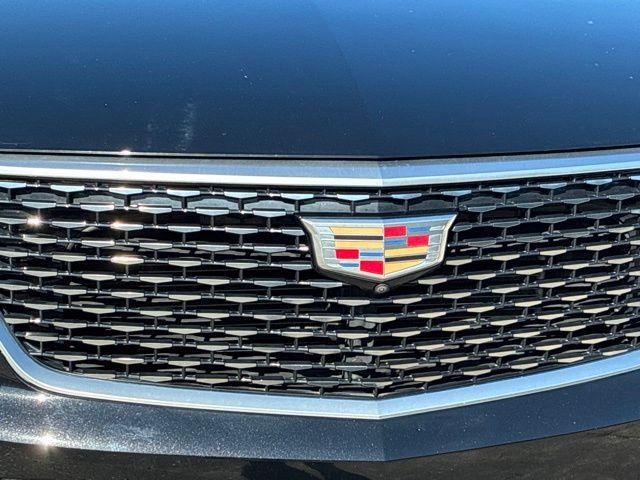 Used 2023 Cadillac XT6 Premium Luxury w/ Technology Package FWD image 10