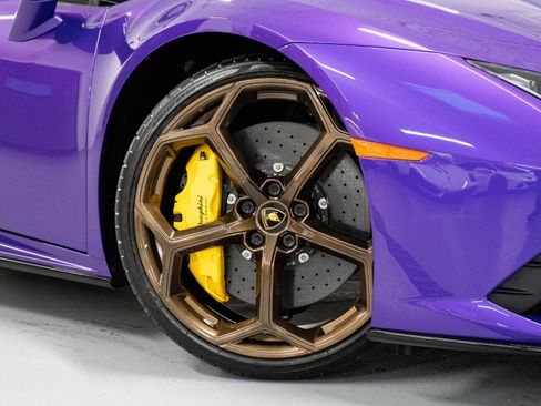 Used 2023 Lamborghini Huracan EVO image 3