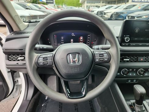 Used 2025 Honda Accord SE image 18