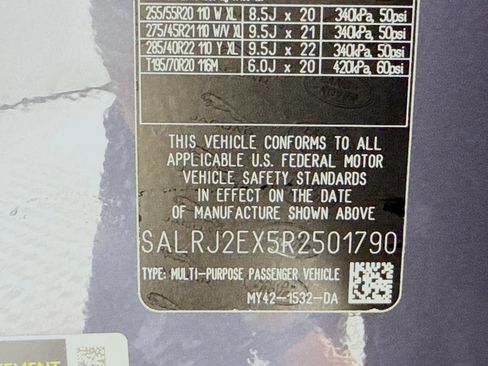 Used 2024 Land Rover Discovery S AWD/4WD image 26
