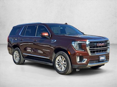 Used 2022 GMC Yukon SLT w/ SLT Premium Package image 3