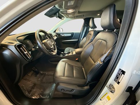 Used 2025 Volvo XC40 B5 Core image 13