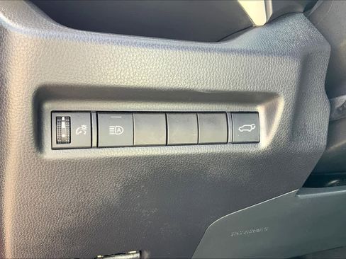 Used 2021 Toyota RAV4 XLE Premium FWD image 32