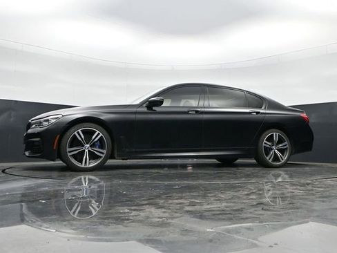 Used 2018 BMW 750i w/ Executive Package RWD image 37