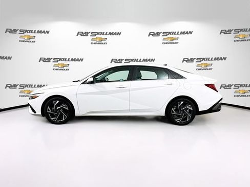 Used 2024 Hyundai Elantra Limited FWD image 4