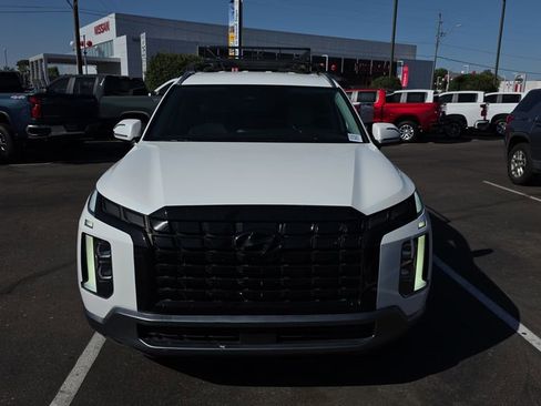 Used 2023 Hyundai Palisade SEL FWD image 2