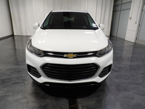 Used 2022 Chevrolet Trax LS w/ Tint and Cruise Package AWD/4WD image 2