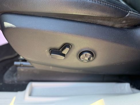 Used 2022 Chrysler Pacifica Touring-L FWD image 11