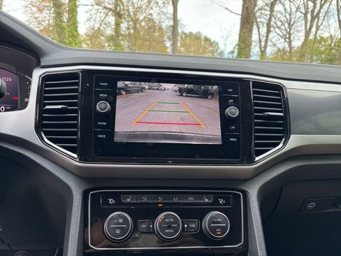 Used 2022 Volkswagen Atlas Cross Sport SEL image 17