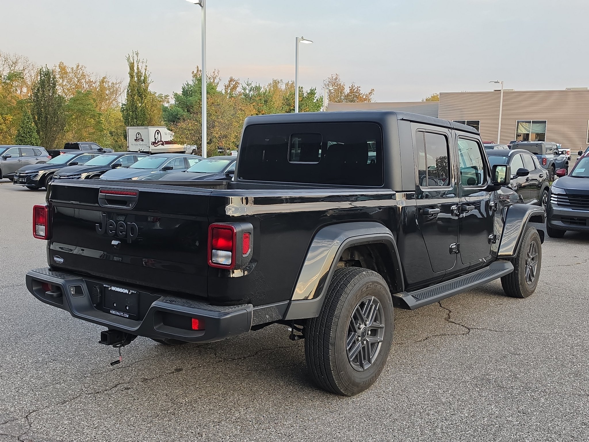 Used 2025 Jeep Gladiator Sport AWD/4WD image 7