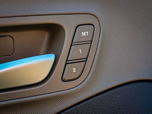 Used 2017 Hyundai Santa Fe SE w/ Cargo Package image 11