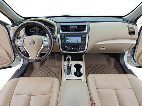 Used 2017 Nissan Altima 3.5 SL w/ 3.5SL Technology Package image 9