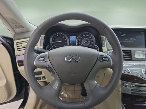 Used 2011 INFINITI M37 w/ Premium Pkg RWD image 25