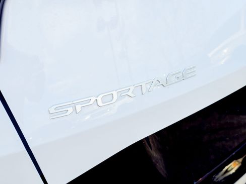 Used 2024 Kia Sportage SX image 7
