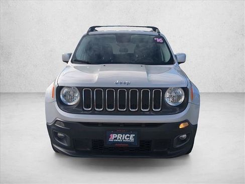 Used 2016 Jeep Renegade Latitude image 2