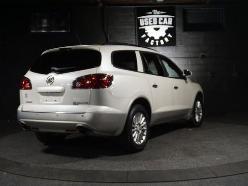 Used 2009 Buick Enclave CXL w/ Entertainment Package #2 image 4