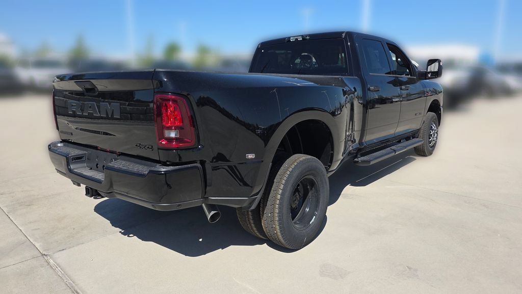 New 2026 RAM 3500 Big Horn AWD/4WD image 9
