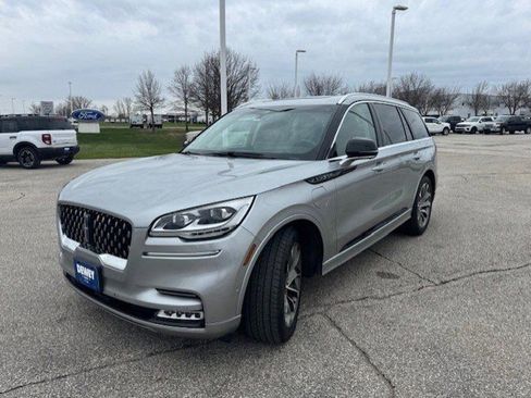 Used 2021 Lincoln Aviator Grand Touring w/ Equipment Group 302A AWD/4WD image 3