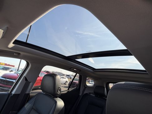 Used 2024 GMC Terrain SLT w/ Infotainment Package II image 16