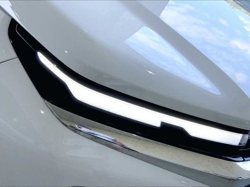 Used 2024 Chevrolet Traverse LT image 49