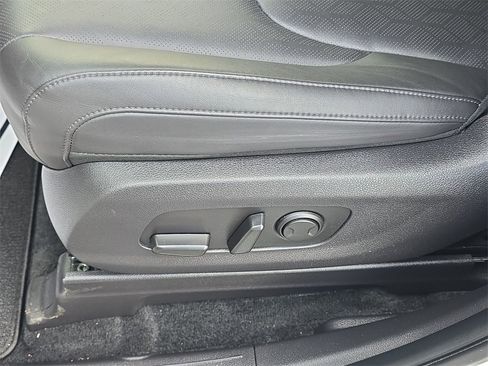 Used 2024 Kia Carnival LX image 18