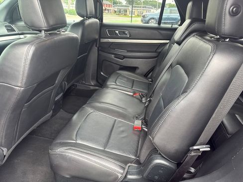 Used 2018 Ford Explorer XLT w/ Equipment Group 202A AWD/4WD image 29
