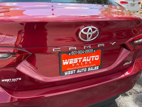 Used 2022 Toyota Camry XLE w/ Navigation Package FWD image 30