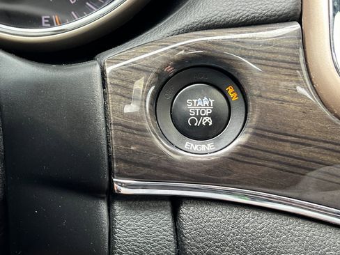 Used 2014 Jeep Grand Cherokee Overland w/ Advanced Technology Group image 23