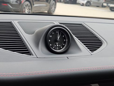 New 2026 Porsche Macan image 21