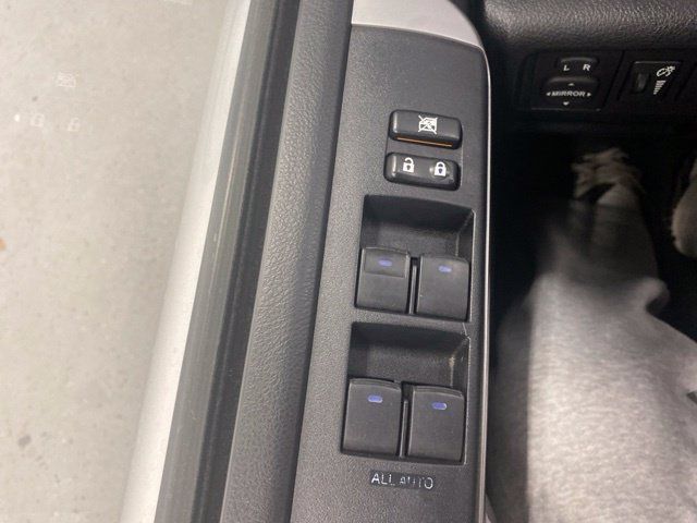 Used 2016 Toyota 4Runner SR5 AWD/4WD image 19