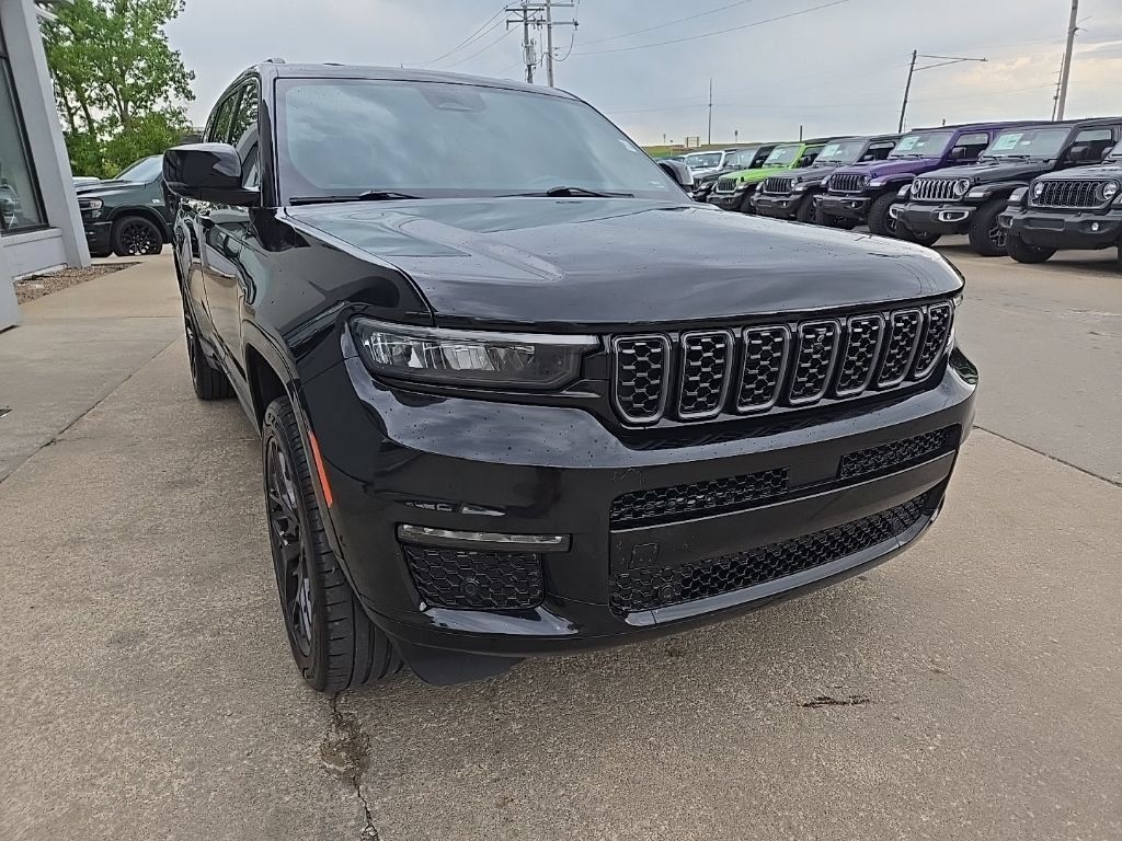 Used 2024 Jeep Grand Cherokee L Summit AWD/4WD image 19