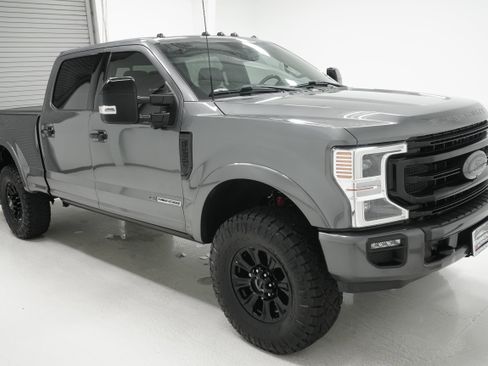 Used 2022 Ford F250 Platinum w/ Tremor Off-Road Package AWD/4WD image 2