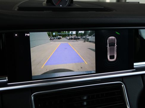 Used 2017 Porsche Panamera 4S image 25