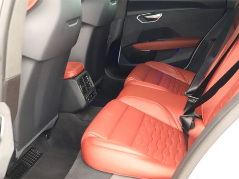 Used 2024 Audi e-tron GT Prestige image 28