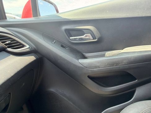 Used 2020 Chevrolet Trax LS w/ Tint and Cruise Package FWD image 19