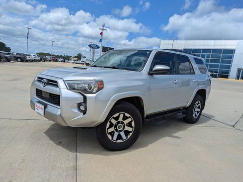Used 2022 Toyota 4Runner TRD Off-Road AWD/4WD image 4