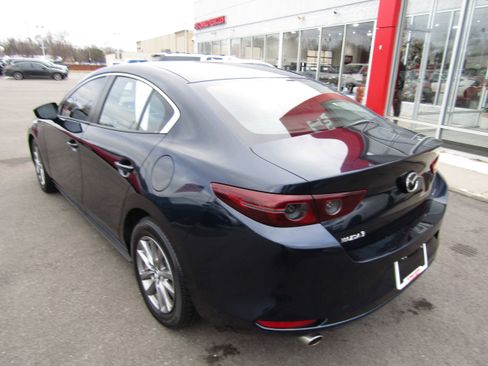 Used 2021 MAZDA MAZDA3 s image 9