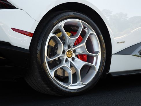 Used 2016 Lamborghini Huracan LP 610-4 image 18