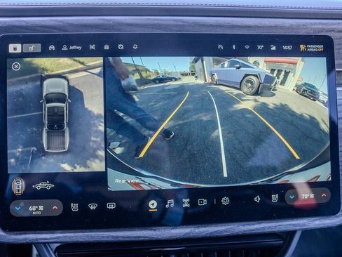 Used 2022 Rivian R1T Adventure image 11