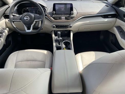 Used 2024 Nissan Altima 2.5 SV FWD image 15